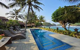 Istana Ombak Eco Resort